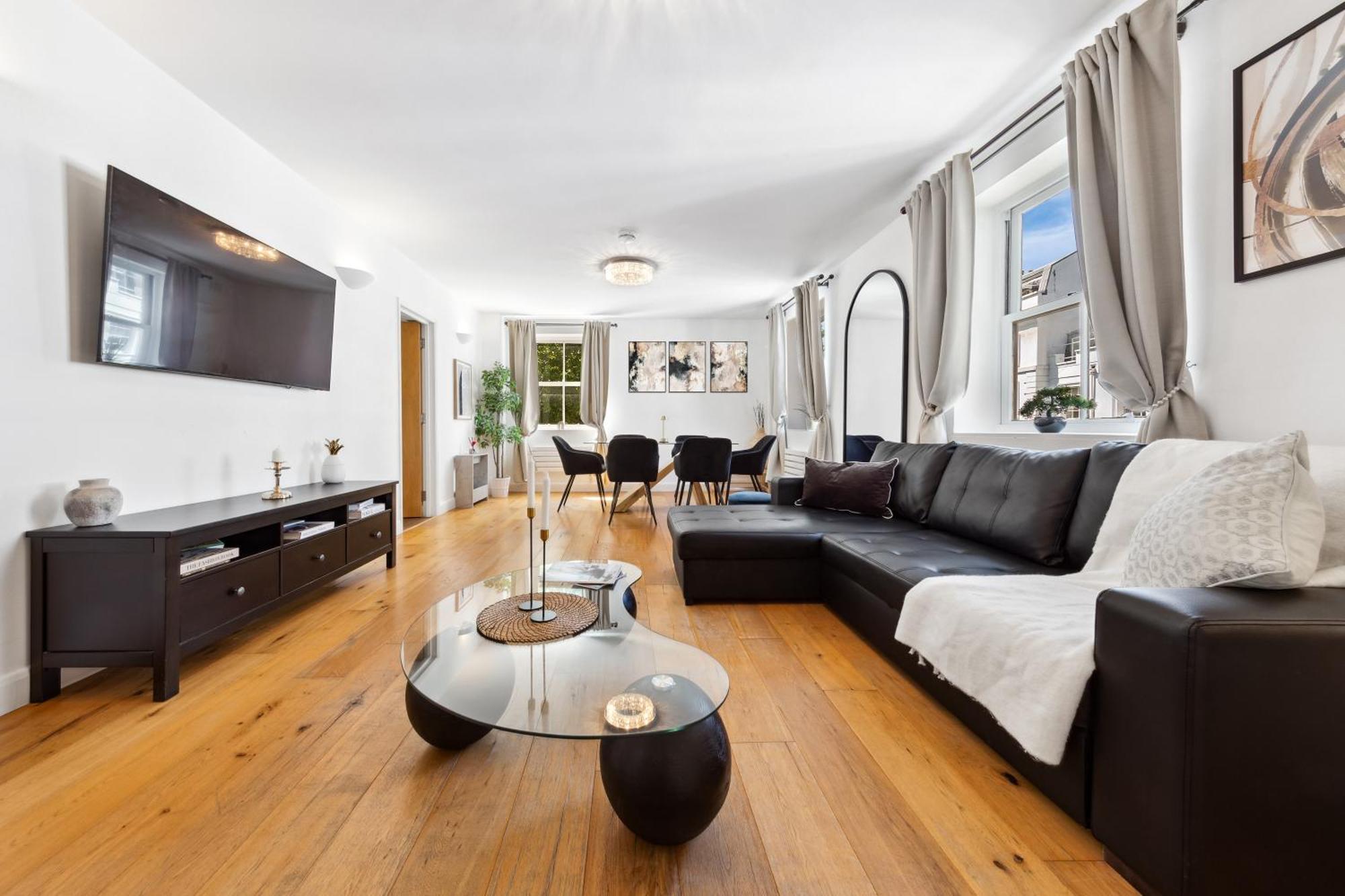 Charming By Hyde Park Apartment