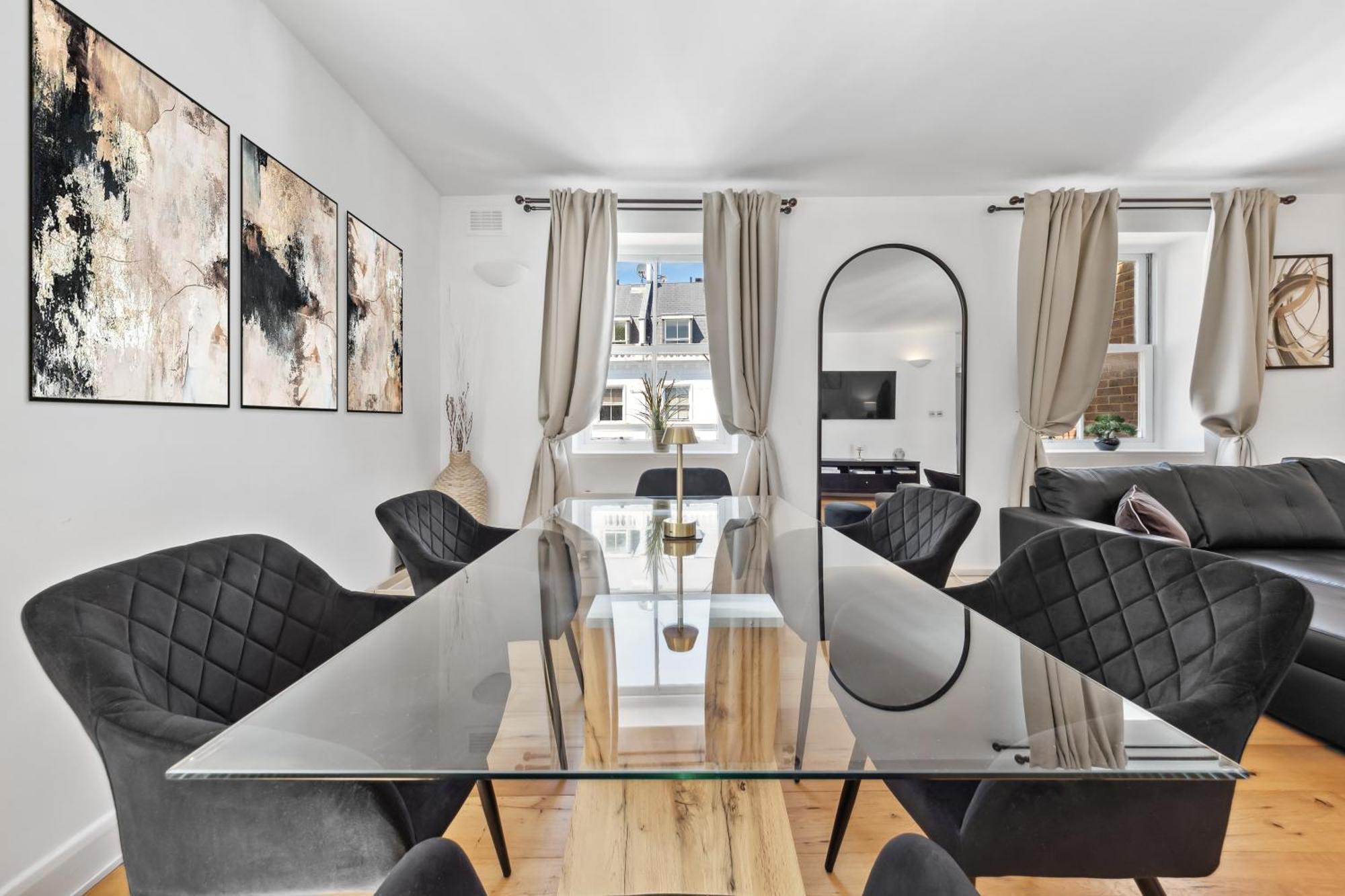 Charming By Hyde Park Apartment *